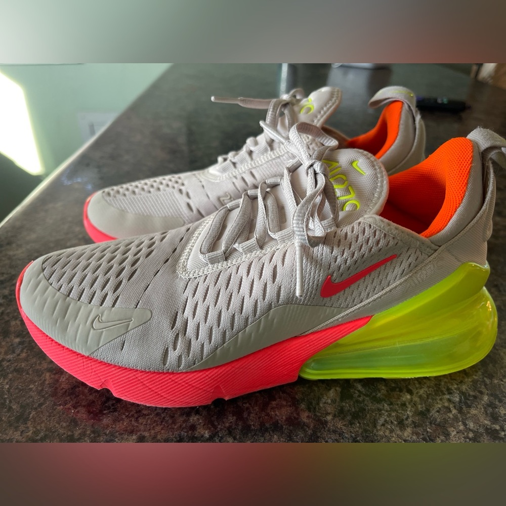 Nike 270